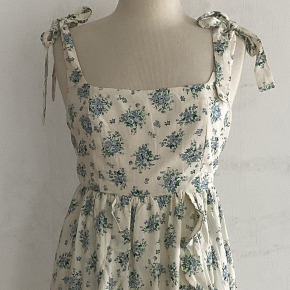 En Crème  Floral Print Corset Shoulder Tie Top Ruffled Skirt Maxi Dress Med NWT - Picture 2 of 16